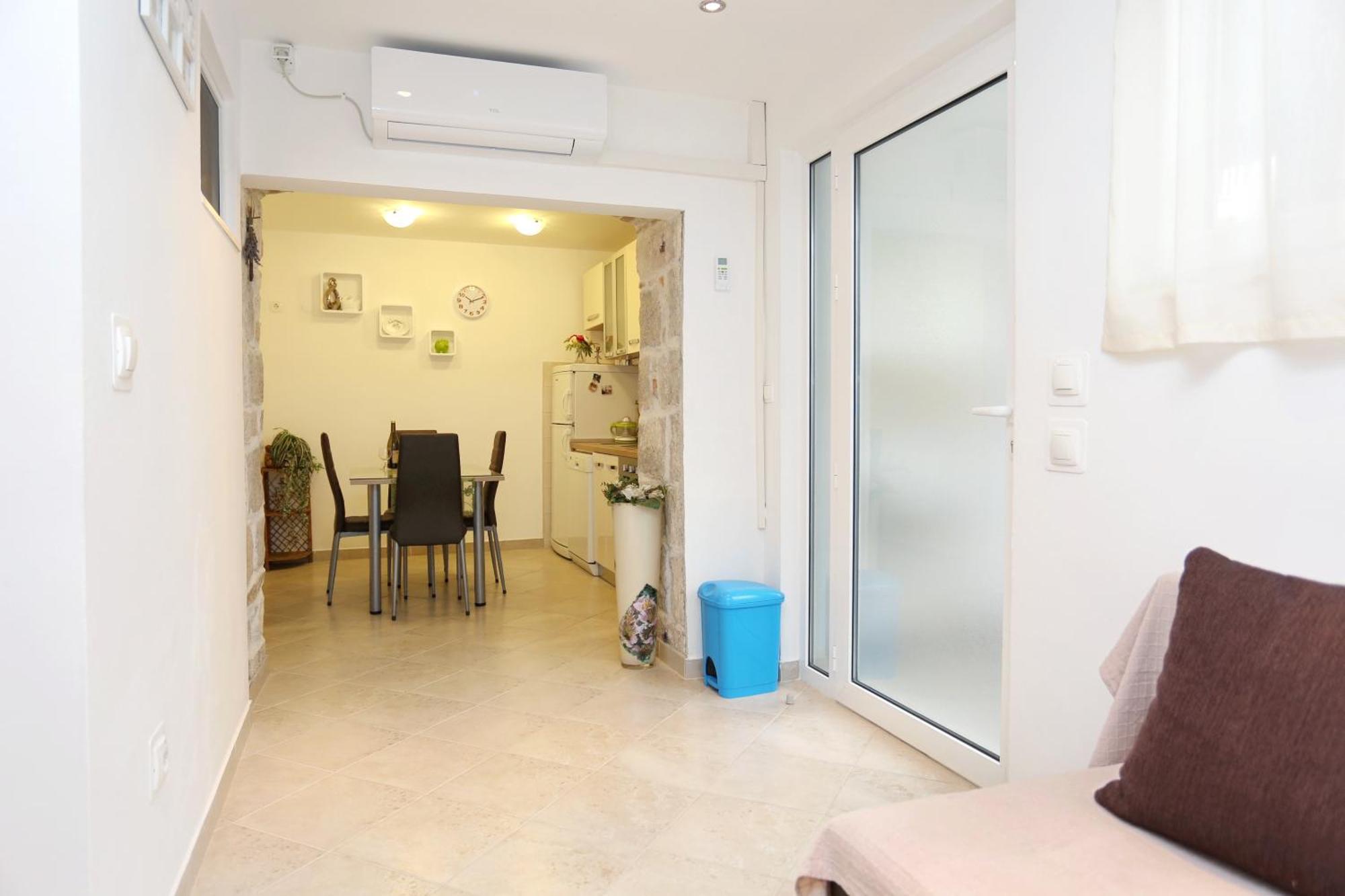Apartments By The Sea Kastel Kambelovac, Kastela - 8679 Εξωτερικό φωτογραφία